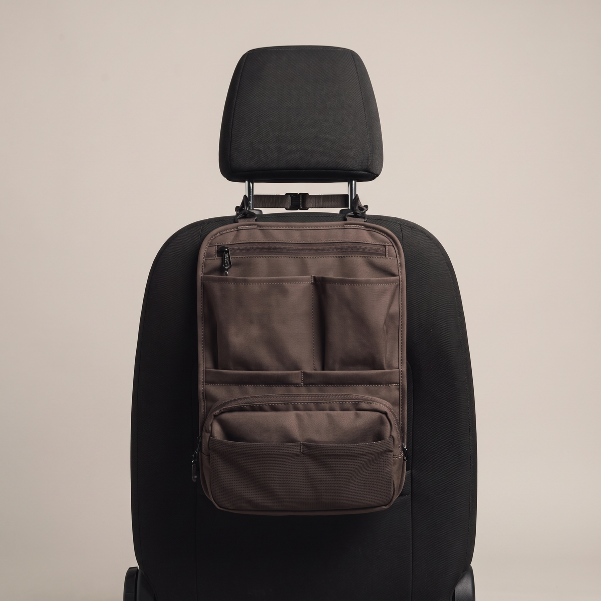 Headrest Organiser with Removable Pouch – studio front view