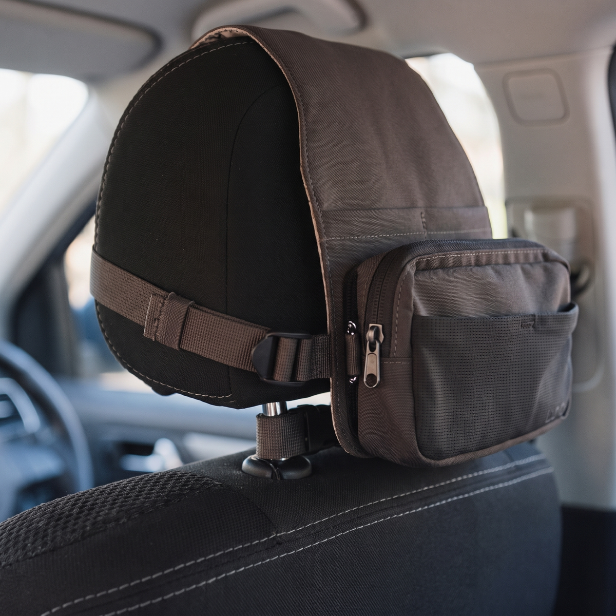 Headrest Organiser with Removable Pouch – fitting and attachment detail